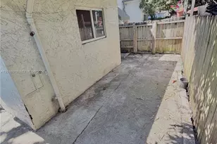 151 NW 17th Pl, Miami, FL 33125 - Photo 11