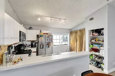 11730 NW 12th St, Pembroke Pines, FL 33026 - Photo 17