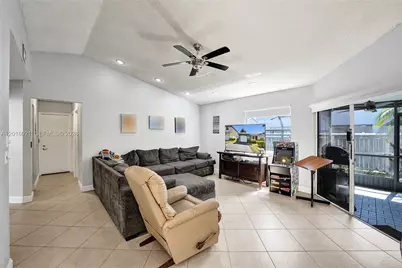 11730 NW 12th St, Pembroke Pines, FL 33026 - Photo 7