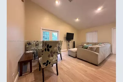 11143 E Model Cir E, Boca Raton, FL 33428 - Photo 3