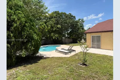 11143 E Model Cir E, Boca Raton, FL 33428 - Photo 25