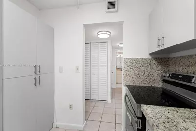 345 Ocean Dr #424, Miami Beach, FL 33139 - Photo 13