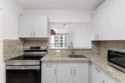 345 Ocean Dr #424, Miami Beach, FL 33139 - Photo 3