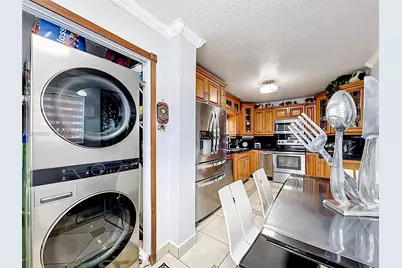 1652 W 42nd Pl #2, Hialeah, FL 33012 - Photo 23