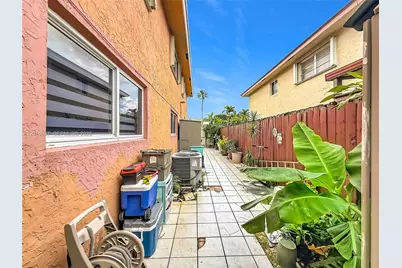 1652 W 42nd Pl #2, Hialeah, FL 33012 - Photo 29