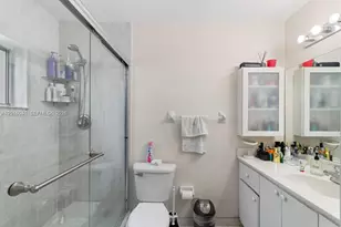 5605 NW 109th Ave, Doral, FL 33178 - Photo 11