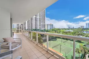 20191 E Country Club Dr, Aventura, FL 33180 - Photo 23