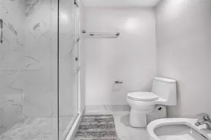 20191 E Country Club Dr, Aventura, FL 33180 - Photo 17