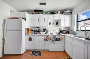 2352 NW 102nd St, Miami, FL 33147 - Photo 45