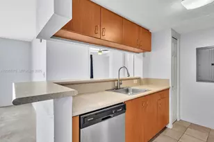 816 NW 11th St, Miami, FL 33136 - Photo 13