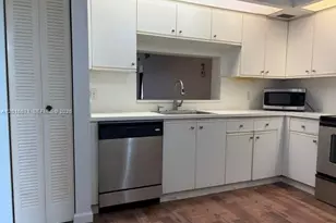 1300 SW 125th Ave, Pembroke Pines, FL 33027 - Photo 9