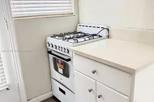 1007 Meridian Ave, Miami Beach, FL 33139 - Photo 3