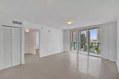 31 SE 5th St #2305, Miami, FL 33131 - Photo 9