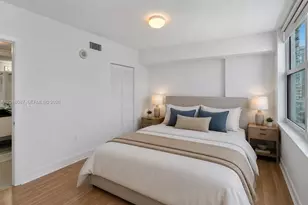 31 SE 5th St, Miami, FL 33131 - Photo 13