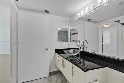 31 SE 5th St #2305, Miami, FL 33131 - Photo 31