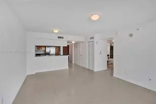 31 SE 5th St, Miami, FL 33131 - Photo 9