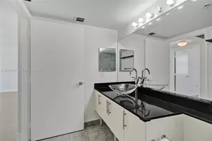 31 SE 5th St, Miami, FL 33131 - Photo 19