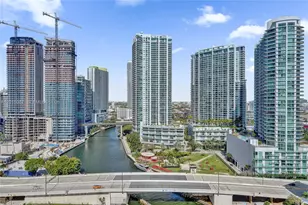 31 SE 5th St, Miami, FL 33131 - Photo 1