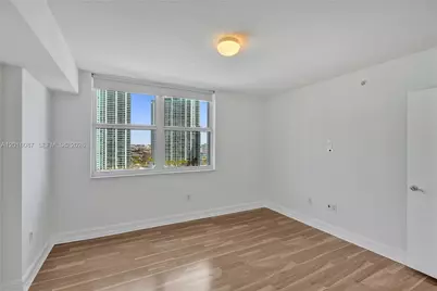 31 SE 5th St #2305, Miami, FL 33131 - Photo 23