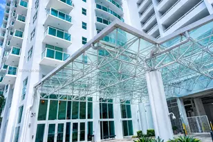 31 SE 5th St, Miami, FL 33131 - Photo 5
