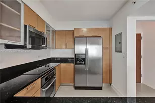 31 SE 5th St, Miami, FL 33131 - Photo 11