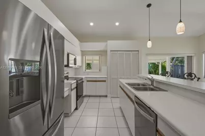 12511 NW 10th St, Sunrise, FL 33323 - Photo 7