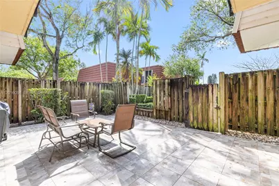 9950 NW 6th Pl, Plantation, FL 33324 - Photo 5