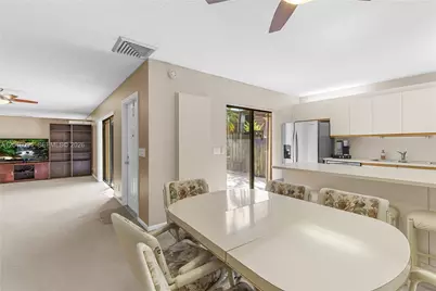 9950 NW 6th Pl, Plantation, FL 33324 - Photo 11