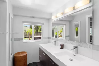 2010 Alamanda Dr, North Miami, FL 33181 - Photo 19