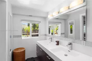 2010 Alamanda Dr, North Miami, FL 33181 - Photo 19