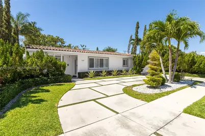 2010 Alamanda Dr, North Miami, FL 33181 - Photo 25