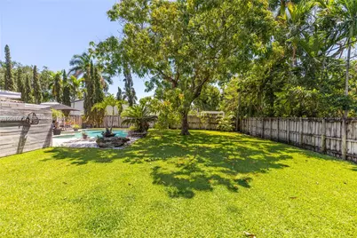 2010 Alamanda Dr, North Miami, FL 33181 - Photo 31
