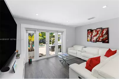 2010 Alamanda Dr, North Miami, FL 33181 - Photo 15