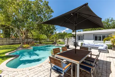 2010 Alamanda Dr, North Miami, FL 33181 - Photo 5