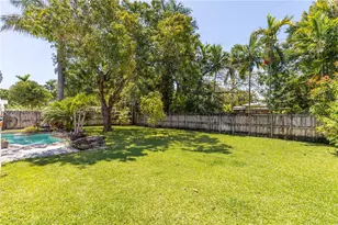 2010 Alamanda Dr, North Miami, FL 33181 - Photo 3