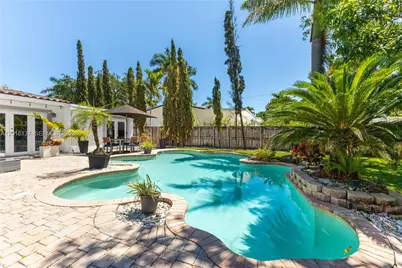 2010 Alamanda Dr, North Miami, FL 33181 - Photo 29