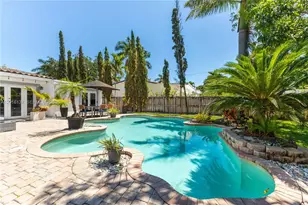 2010 Alamanda Dr, North Miami, FL 33181 - Photo 29