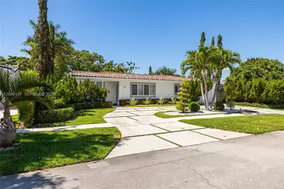 2010 Alamanda Dr, North Miami, FL 33181 - Photo 37