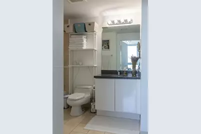 90 SW 3rd St #1611, Miami, FL 33130 - Photo 11