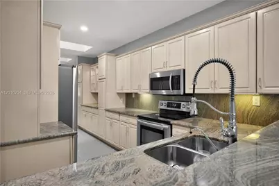 1301 N Riverside Dr #7, Pompano Beach, FL 33062 - Photo 9