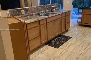 10340 SW 15th St, Pembroke Pines, FL 33025 - Photo 5