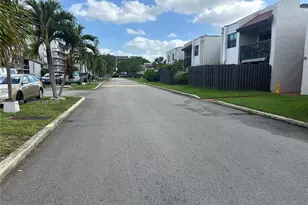 8879 Fontainebleau Blvd, Miami, FL 33172 - Photo 11