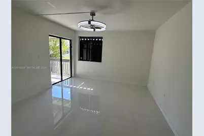 8879 Fontainebleau Blvd #206, Miami, FL 33172 - Photo 5