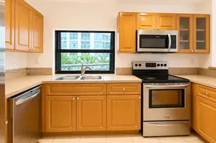 555 NE 30th St, Miami, FL 33137 - Photo 9