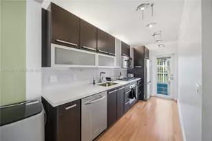 7207 Bay Dr, Miami Beach, FL 33141 - Photo 5