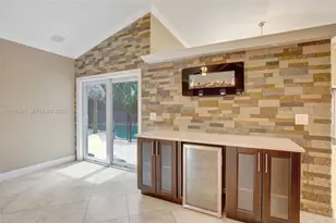 12486 SW 9th Pl, Davie, FL 33325 - Photo 13