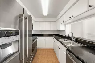 2475 Brickell Ave, Miami, FL 33129 - Photo 9