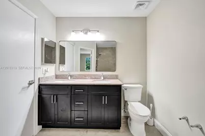 43 Simonton Cir, Weston, FL 33326 - Photo 9