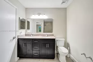 43 Simonton Cir, Weston, FL 33326 - Photo 9