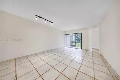 5521 Courtyard Dr #5521, Margate, FL 33063 - Photo 13